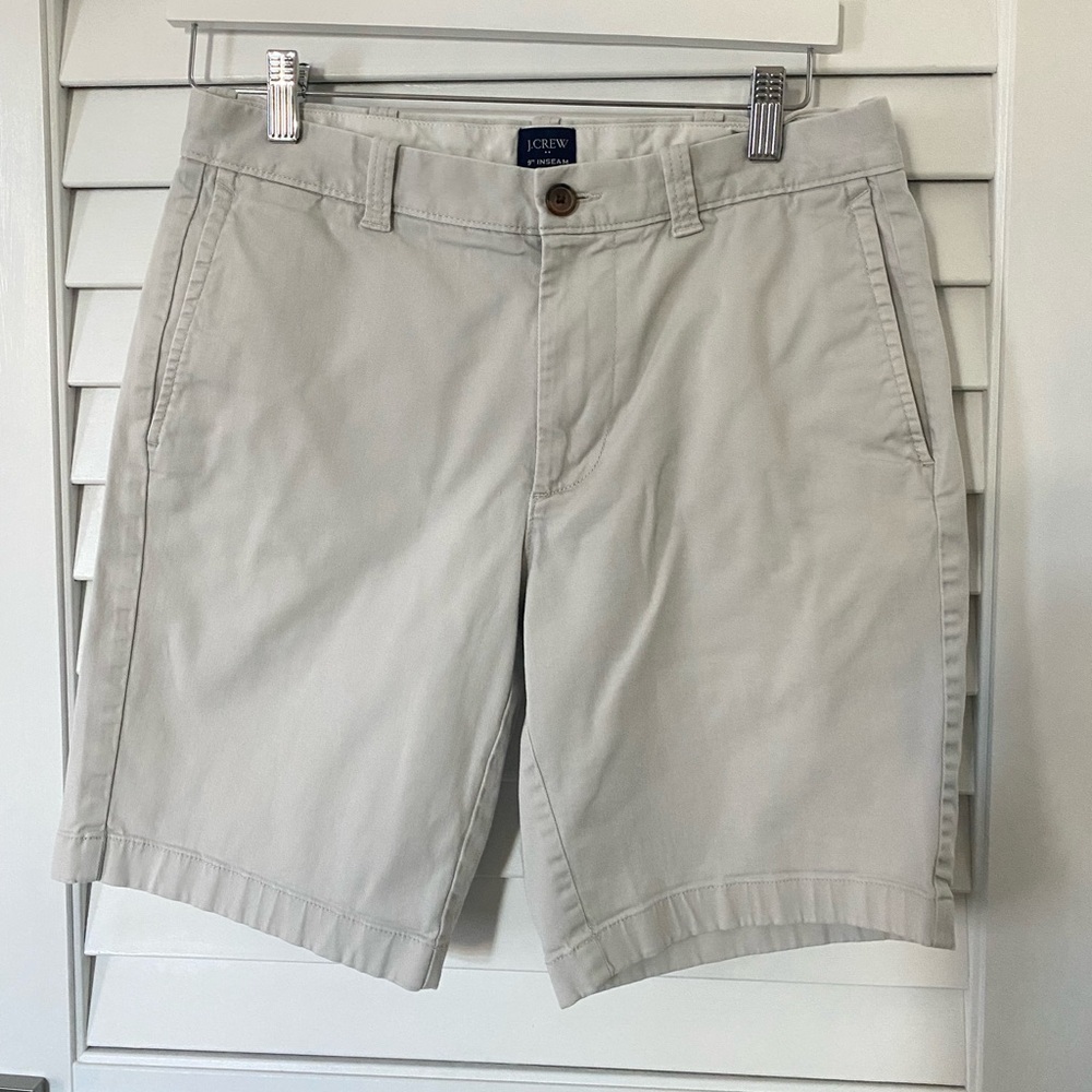 J.Crew Factory 9” Flex Chino Short in Stone. Size 30.